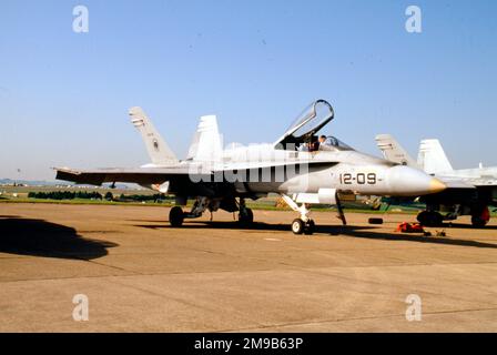 Ejército del Aire - McDonnell Douglas EF-18A C.15-51 / 12-09 (msn 783), di Ala 12, al Torneo aereo internazionale, tenutosi a Boscombe Down il 13 giugno 1992. (Ejercito del Aire - Aeronautica Spagnola) Foto Stock