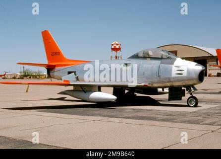 United States Army - Canadair CL-13 Mk.5 / QF-86e Sabre 23300 / N4724A (msn 1090), gestito per l'esercito degli Stati Uniti da Flight Systems inc, Mojave, CA., mantenendo la sua Royal Canadian Air Force seriale '23283', con registrazione civile N4724A. Foto Stock