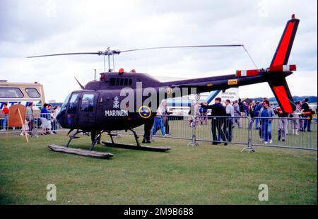 Marinen - Agusta-Bell AB206 Jetranger 06051 (msn 8218, Hkp6B, call-sign '51'), del 12HkpDiv., in Medio Vallop il 17 luglio 1988. (Marinen - Swedish Navy Aviation). Foto Stock