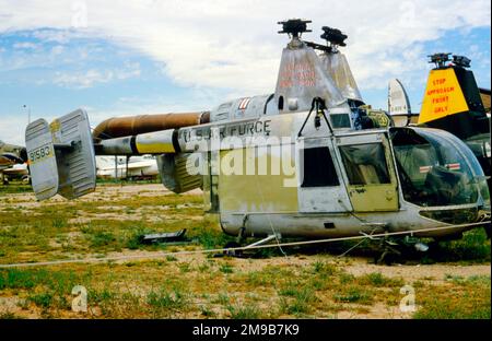 Kaman HH-43F Huskie 59-1583 (msn 64), subito dopo la cessione alle vendite di aerei alleati. Nel registro civile, questo elicottero è stato utilizzato per le funzioni di gru a volo fino a quando esplose a mezz'aria quando lo stabilizzatore sinistro si è staccato il 25 settembre 1999. Foto Stock