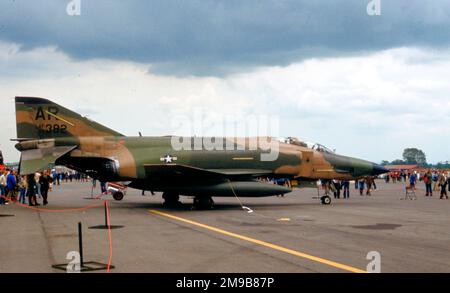 United States Air Force (USAF) - McDonnell Douglas RF-4C-44-MC Phantom 69-0382 (MSN 4008, codice base 'AR'), di 1 TRS 10 TRW, al RAF Upper Heyford il 18 luglio 1981. Foto Stock