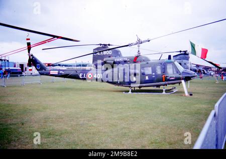 Esercito italiano - Agusta-Bell AB.212EM-3 MM81117 / E.i.401 (msn 5637, al Middle Wallop il 16 luglio 1988. (Esercito italiano - Aviazione militare italiana). Foto Stock