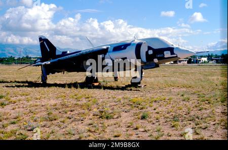 United States Marine Corps - Hawker Siddeley AV-8C Harrier, presso la base aeronautica Davis-Monthan per lo stoccaggio e lo smaltimento. Foto Stock