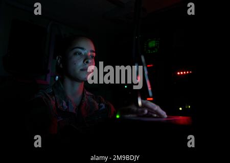 STATI UNITI Air Force Senior Airman Melissa Muniz, specialista di sistemi di trasmissione a radiofrequenza con il 141st Air Control Squadron, Aguadilla, Puerto Rico Air National Guard, 15 maggio 2022. Muniz è stato riconosciuto come un esecutore eccezionale nell'ala 156th per la sua iniziativa ed impegno con la sua missione quotidiana del squadrone. Foto Stock