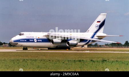 Antonov AN-124-100, di Volga-Dnepr Foto Stock