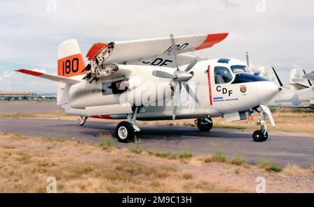 Marsh Aviation S-2F3AT Turbo N613MA - CDF no 180 (msn 522. Ex BuAer 136613), del Dipartimento della silvicoltura e della protezione antincendio della California (CAL FIRE) presso lo stabilimento della Marsh Aviation a Falcon Field, Mesa, Arizona. Foto Stock