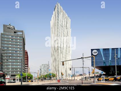 Barcellona, Spagna, maggio 2018: Torre Diagonal ZeroZero progettata da EMBA. Sede centrale della società spagnola telefonica SA e Museu Blau Foto Stock