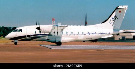 Dornier 328-110 HB-AES (msn 3021, di SkyWork Airlines/ Foto Stock