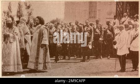 Russia - lo zar Nicola II e la famiglia imperiale vanno al cimitero dei soldati a Sevastopol, in Crimea. Foto Stock