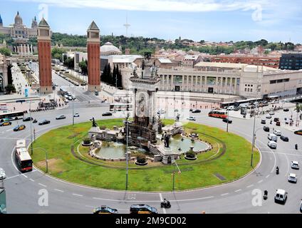 Barcellona, Spagna - Maggio 2018: Veduta aerea di Placa d'Espanya, verso le Torri Veneziane e il Museo Nazionale d'Arte. Foto Stock