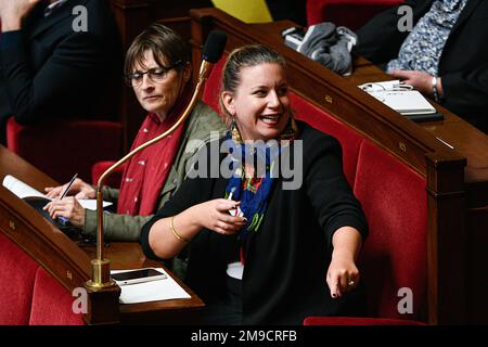 Parigi, Francia. 17th Jan, 2023. Deputato francese e presidente del gruppo parlamentare la France Insoumise LFI Mathilde Panot durante una sessione di interrogazioni al governo presso l'Assemblea Nazionale di Parigi il 17 gennaio 2023. Credit: Victor Joly/Alamy Live News Foto Stock