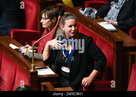 Parigi, Francia. 17th Jan, 2023. Deputato francese e presidente del gruppo parlamentare la France Insoumise LFI Mathilde Panot durante una sessione di interrogazioni al governo presso l'Assemblea Nazionale di Parigi il 17 gennaio 2023. Credit: Victor Joly/Alamy Live News Foto Stock