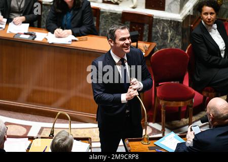 Parigi, Francia. 17th Jan, 2023. Portavoce del governo francese Olivier Veran durante una sessione di interrogazioni al governo presso l'Assemblea nazionale di Parigi il 17 gennaio 2023. Credit: Victor Joly/Alamy Live News Foto Stock