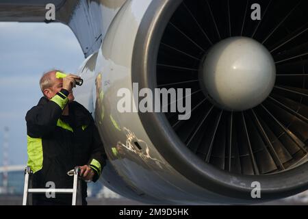 Otopeni, Romania - 17 gennaio 2023: AWACS Airborne Warning and Control System Aircraft arrivo dalla NATO Airborne Early Warning & Control Force – NA Foto Stock