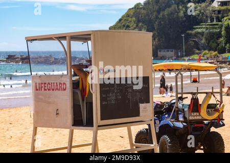 Servizio di bagnino australiano surf salvataggio a Palm Beach Sydney nell'estate 2023, bagnino capanna torre e veicolo da surf, Sydney, NSW, Australia Foto Stock