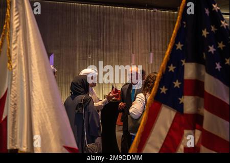Il Consiglio USA-Qatar Business si è riunito per celebrare il 50th° anniversario della partnership tra Stati Uniti e Qatar al 3-2-1- il 17 maggio 2022 al Qatar Olympic and Sports Museum di Doha. La AFCENT Band ha onorato questa partnership di lunga data con il dono della musica. Foto Stock