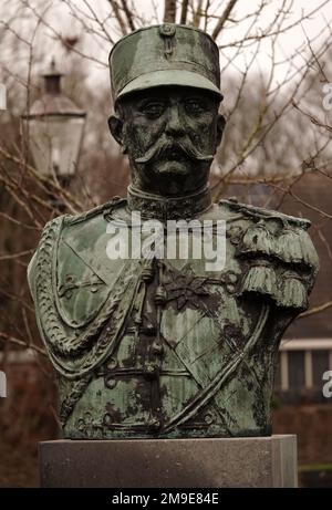 Coevorden, Paesi Bassi - Dic 25 2022 Bust di J.B. van Heutsz, generale olandese delle Indie orientali olandesi. È nato il 3 febbraio 1851 a Coevorden. Foto Stock