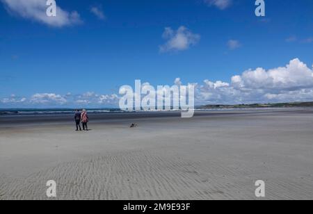 Spiaggia di sabbia di Sainte-Anne-la-Palud con bassa marea, Plonevez-Porzay, Finistere Penn-ar-Bed dipartimento, Bretagne Breizh regione, Francia Foto Stock