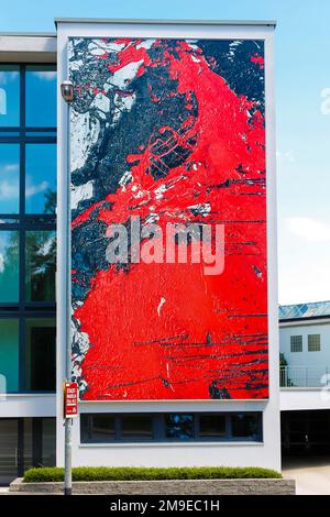 Arte nello spazio pubblico di Ulrich Lukaszewitz, artista, pittura, arte astratta, ritratto sull'edificio, architettura moderna, edificio di appartamenti, facciata Foto Stock