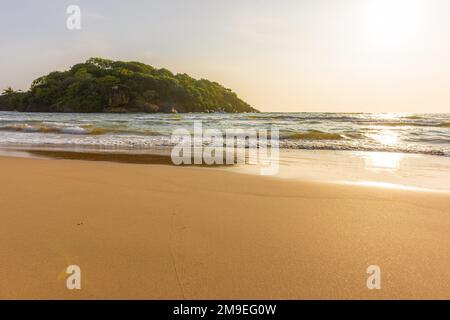 Sri Lanka bellissima spiaggia con la gente Foto Stock