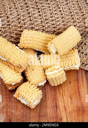 Biscotti di pasta frolla fatti in casa, il più amato sudafricano su superfici rustiche Foto Stock