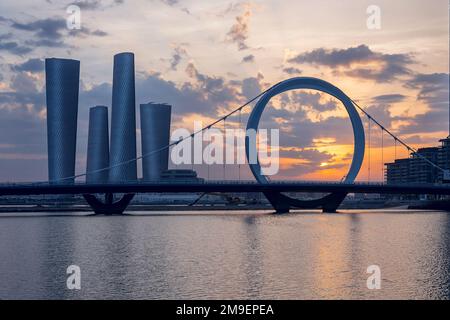 Lusail Plaza 4 torre. Al Saad Tower Lusail boulevard di recente sviluppo città del Qatar. Lusail ponte Foto Stock