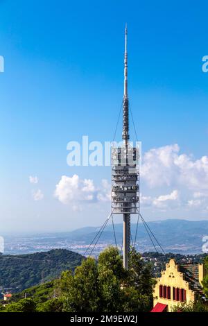 Torre de Collserola Torre della televisione e della radio, collina Tibidabo, Barcellona, Catalogna, Spagna Foto Stock