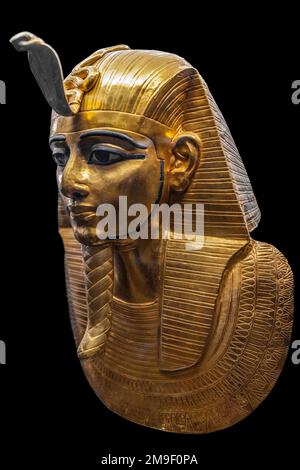 Maschera d'oro del re Psuvennes i 991 AC, Tanis, Museo delle Antichità Egizie, il Cairo Foto Stock