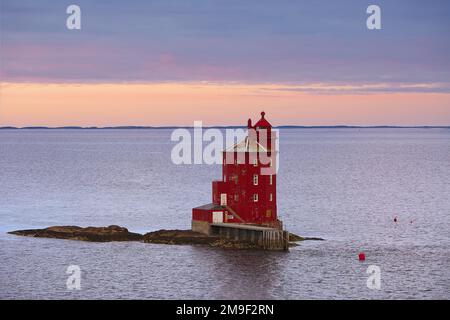 Vecchio faro di legno Kjeungskjaer situato a Oerland, Norvegia Foto Stock