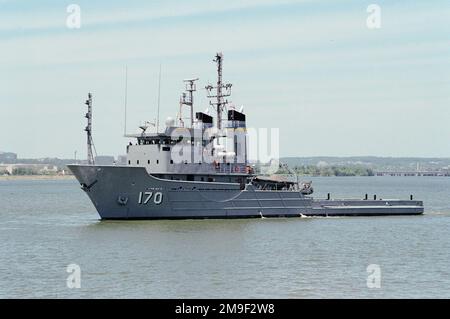 Vista a dritta della flotta del comando militare di Sealift (MSC) Tug USNS MOHAWK (T-ATF 170) in corso di discesa poco dopo la partenza dal Washington Navy Yard. Base: Potomac River, Washington state: District of Columbia (DC) Paese: Stati Uniti d'America (USA) Foto Stock