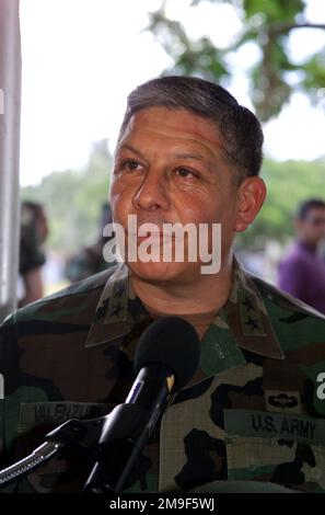 Valenzuela, nuovo comandante generale dell'esercito americano sud, Fort Buchanan, Porto Rico, alla sua confrenza STAMPA DEL 1st data sul posto. Base: Fort Buchanan, San Juan Stato: Puerto Rico (PR) Nazione: Stati Uniti d'America (USA) Foto Stock