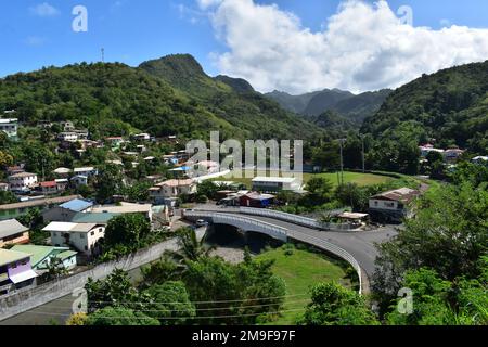 Canarie, St. Lucia - 8 gennaio 2023 - il villaggio di pescatori delle Canarie situato sulla costa occidentale di St Lucia nel quartiere o distretto delle Canarie. Foto Stock