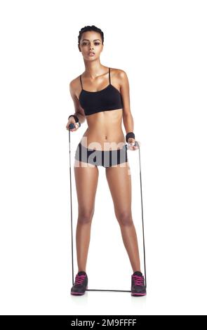 Fitness, fascia di resistenza e ritratto di una donna in uno studio per un allenamento di benessere, salute e forza. Sport, allenamento e modello femminile slim con Foto Stock