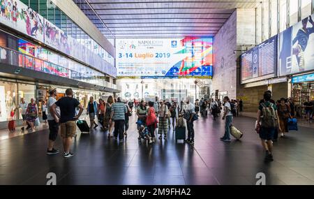 ROMA, ITALIA - 29 GIUGNO 2019: STAZIONE FERROVIARIA DI ROMA TERMINI. Termini è la stazione ferroviaria più grande di Roma e una delle più grandi d'Europa. Foto Stock