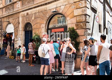 ROMA, ITALIA - 30 GIUGNO 2019: Gelateria FRIGIDARIUM a Roma. La gelateria frigidarium è la famosa gelateria di Roma. Foto Stock