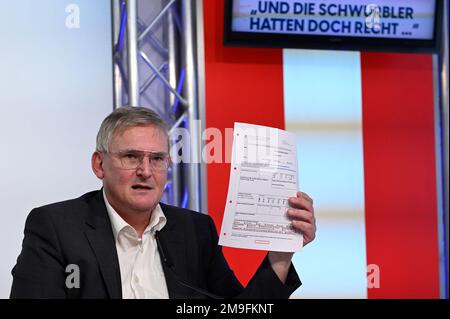 Vienna, Austria. 18th Jan, 2023. Presentazione del libro (Corona Fact Check) presso il media center di FPÖ con Univ.-DOZ. dr Hannes Strasser. Credit: Franz PERC/Alamy Live News Foto Stock