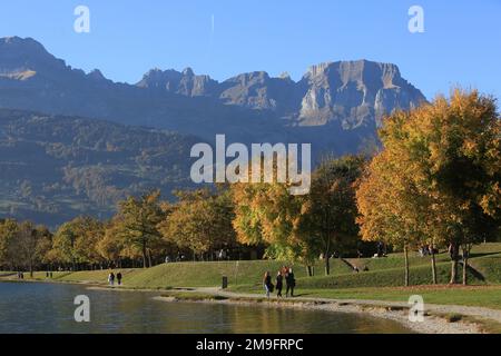 Aravis Range. Vista sul lago di Passy. Alta Savoia. Auvergne-Rhône-Alpi. Francia. Europa. Foto Stock