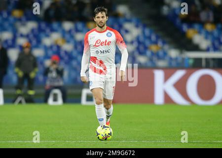 Bartosz Bereszynski, difensore polacco di SSC Napoli, controlla la palla durante la partita di calcio della Coppa Italia tra SSC Napoli e Cremonese allo stadio Diego Armando Maradona di Napoli, nel sud Italia, il 17 gennaio 2023. Foto Stock