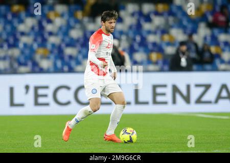 Bartosz Bereszynski, difensore polacco di SSC Napoli, controlla la palla durante la partita di calcio della Coppa Italia tra SSC Napoli e Cremonese allo stadio Diego Armando Maradona di Napoli, nel sud Italia, il 17 gennaio 2023. Foto Stock