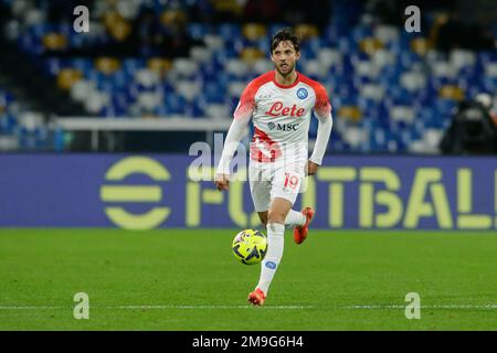 Bartosz Bereszynski, difensore polacco di SSC Napoli, controlla la palla durante la partita di calcio della Coppa Italia tra SSC Napoli e Cremonese allo stadio Diego Armando Maradona di Napoli, nel sud Italia, il 17 gennaio 2023. Foto Stock