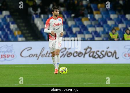 Bartosz Bereszynski, difensore polacco di SSC Napoli, controlla la palla durante la partita di calcio della Coppa Italia tra SSC Napoli e Cremonese allo stadio Diego Armando Maradona di Napoli, nel sud Italia, il 17 gennaio 2023. Foto Stock