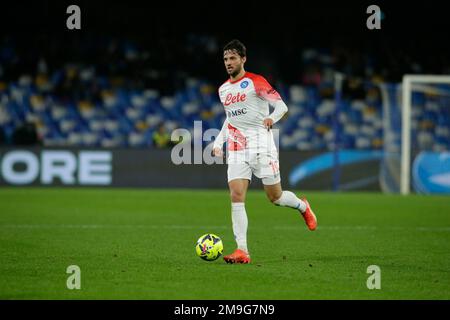 Bartosz Bereszynski, difensore polacco di SSC Napoli, controlla la palla durante la partita di calcio della Coppa Italia tra SSC Napoli e Cremonese allo stadio Diego Armando Maradona di Napoli, nel sud Italia, il 17 gennaio 2023. Foto Stock