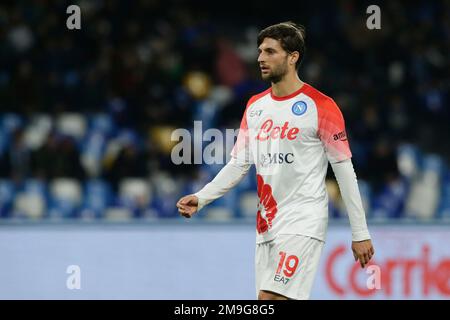 Bartosz Bereszynski, difensore polacco di SSC Napoli, guarda durante la partita di calcio della Coppa Italia tra SSC Napoli e Cremonese allo stadio Diego Armando Maradona di Napoli, nel sud dell'Italia, il 17 gennaio 2023. Foto Stock