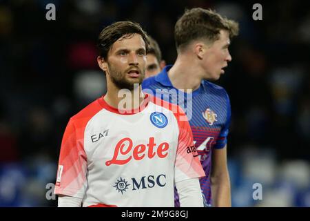 Bartosz Bereszynski, difensore polacco di SSC Napoli, guarda durante la partita di calcio della Coppa Italia tra SSC Napoli e Cremonese allo stadio Diego Armando Maradona di Napoli, nel sud dell'Italia, il 17 gennaio 2023. Foto Stock