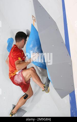 5 AGOSTO 2021 - TOKYO, GIAPPONE: Alberto GINES LOPEZ di Spagna compete nella finale di Bouldering combinato degli uomini di arrampicata sportiva al Tokyo 2020 Olympic Game Foto Stock