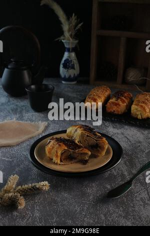 Pane dolce ripieno di banana e cioccolato Foto Stock