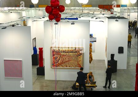 L'interno di Artissima vernissage della fiera principale per collezionisti internazionali di arte contemporanea, Torino Foto Stock