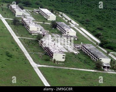 Una fotografia aerea di Marbo Annex sull'isola di Guam presa da un elicottero CH-53D Sea Stallion da HMH-463, Aviation Support Element, Kaneohe Bay Hawaii. MARBO Annex è stato utilizzato come zona di atterraggio durante l'esercizio KOA THUNDER 2001. Marines di Aviation Support Element, Kaneohe Hawaii, 1st Marine Air Wing, Okinawa, Giappone, e 3rd Marines 7th Battaglione, 29 Palms, California, hanno partecipato a KOA THUNDER sull'isola di Guam dal 9 luglio al 14 luglio. Lo scopo dell'esercizio era dimostrare la capacità del corpo dei Marine di schierarsi nel Pacifico meridionale da luoghi diversi da Okinawa, Giappone. Sub Foto Stock