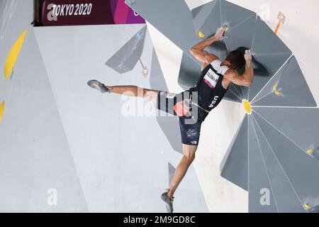 5 AGOSTO 2021 - TOKYO, GIAPPONE: Nathaniel COLEMAN of United States compete nella finale di Bouldering combinato degli uomini di arrampicata sportiva alla Tokyo 2020 Olympi Foto Stock