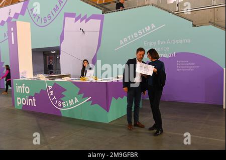 Organizzatori di Artissima vernissage della principale fiera di arte contemporanea internazionale a Torino Foto Stock